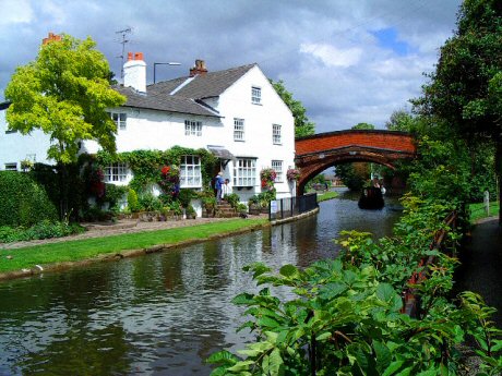 Michael corrbetts house which hosts the Camsecure Lymm canal camera.